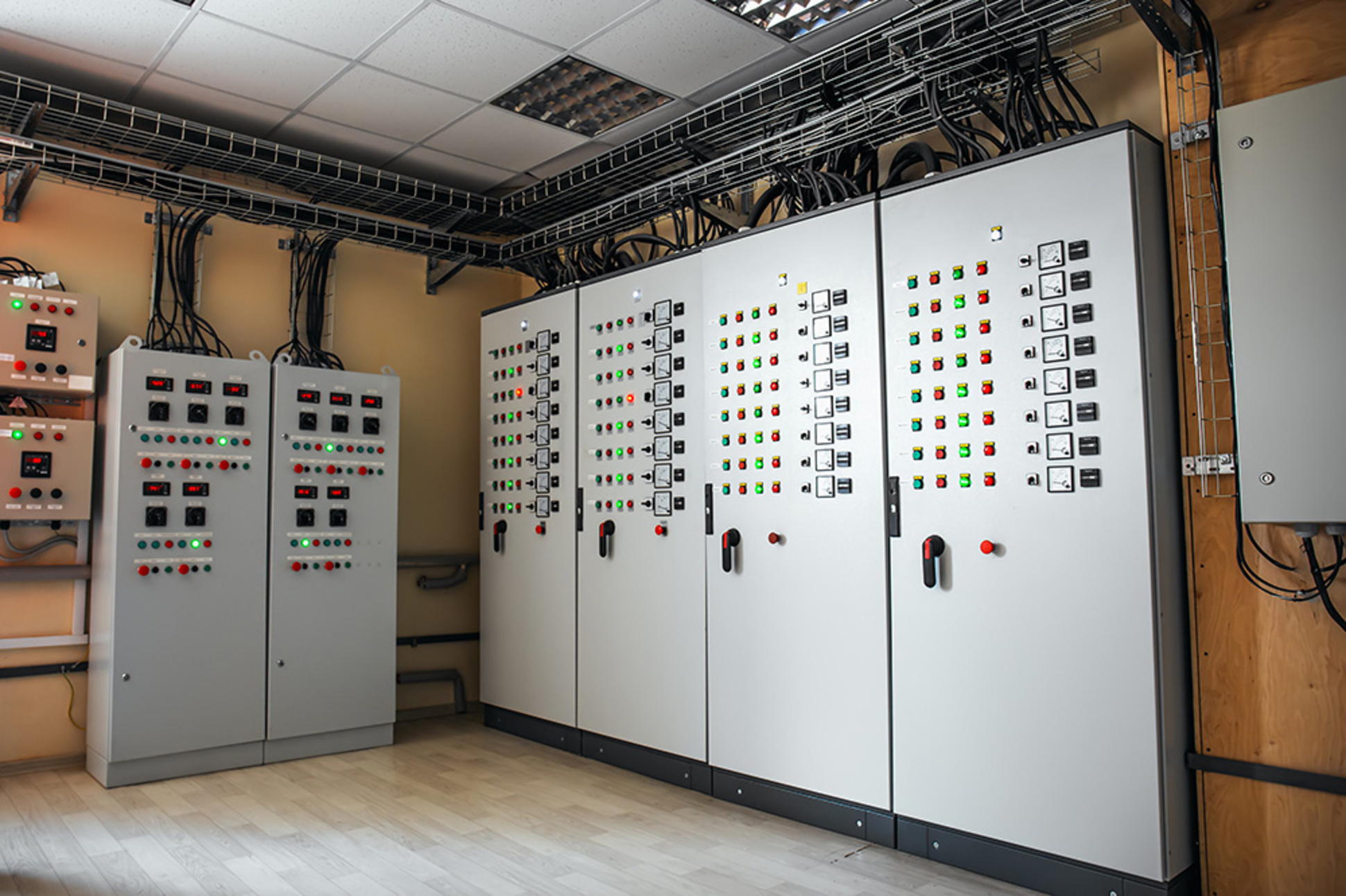 Schalt&shy;anlagen&shy;bau bei ELKOM Elektro- und Kommunikationsanlagen GmbH in Heidersdorf
