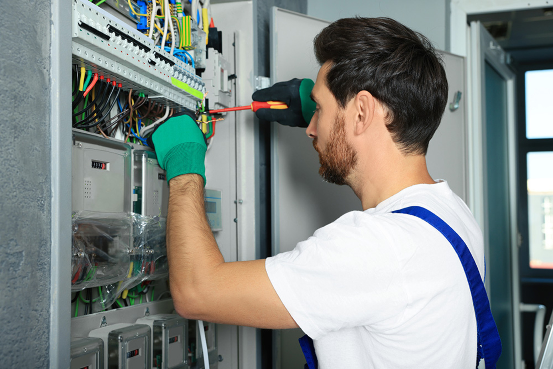 Nieder&shy;spannungs&shy;anlagen bei ELKOM Elektro- und Kommunikationsanlagen GmbH in Heidersdorf